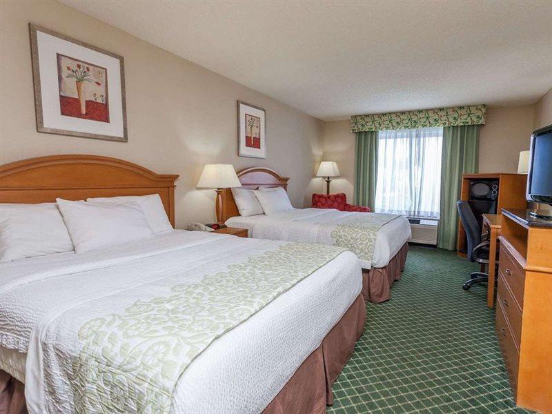 Days Inn & Suites By Wyndham Warren Esterno foto