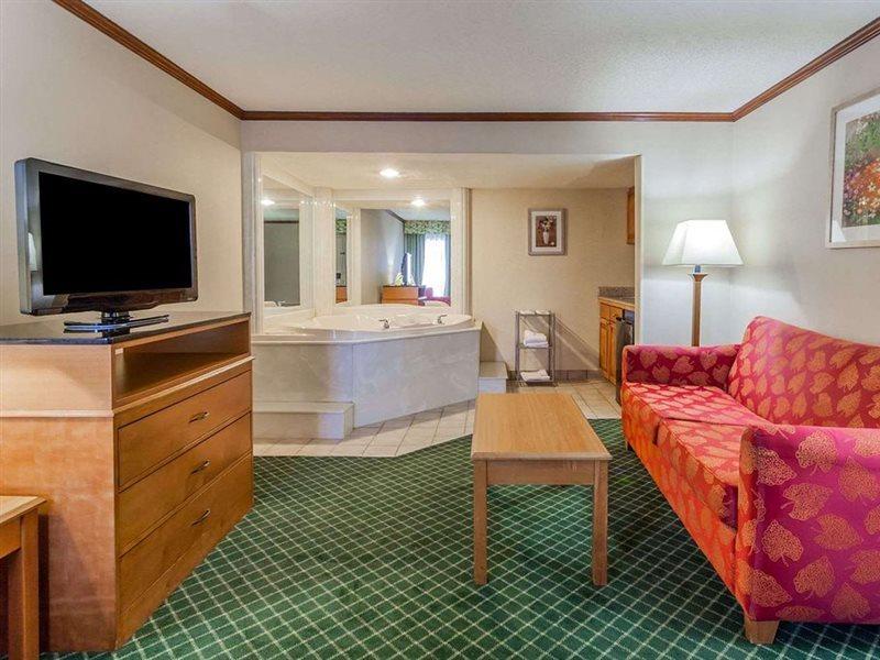 Days Inn & Suites By Wyndham Warren Esterno foto