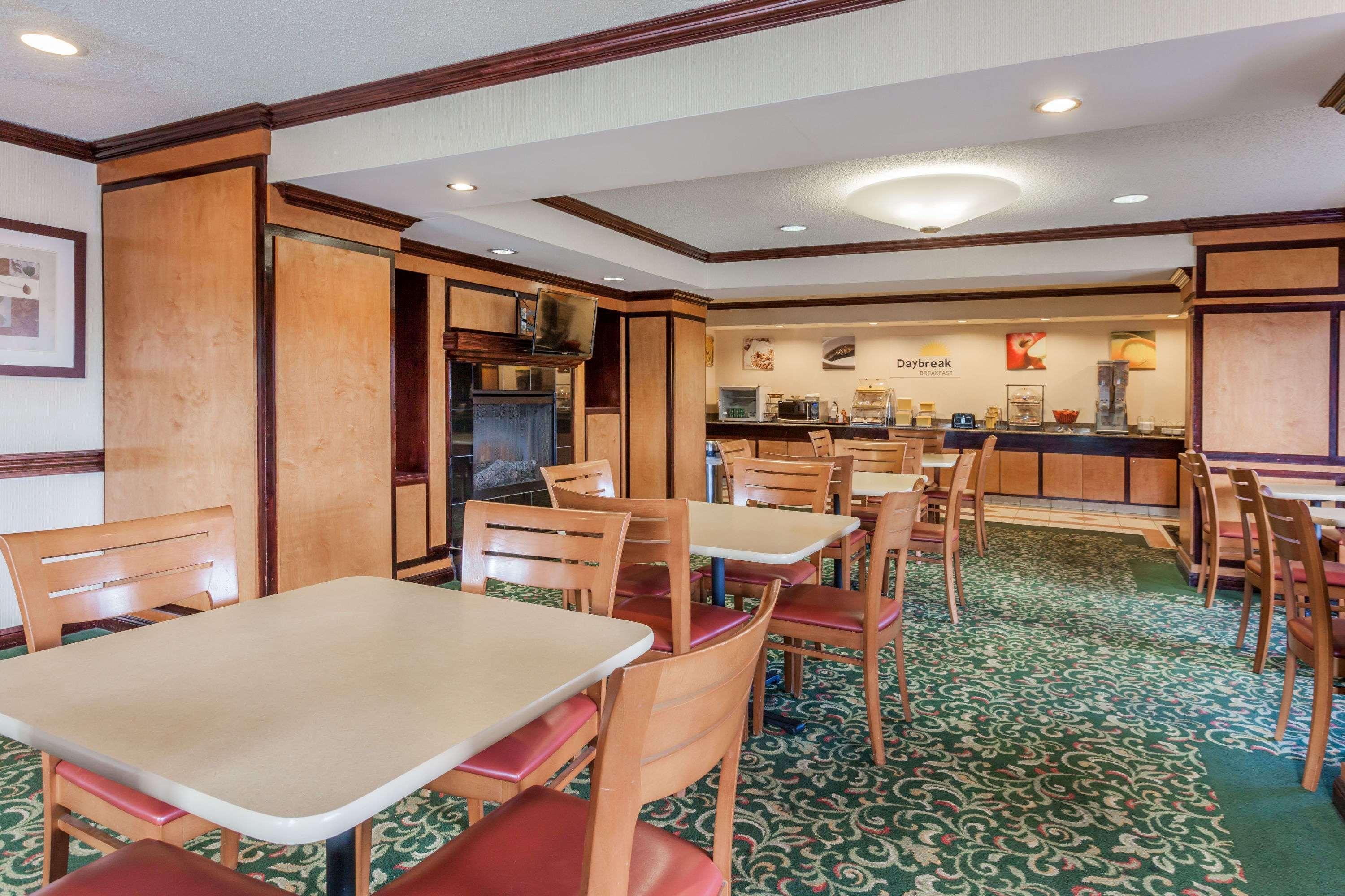 Days Inn & Suites By Wyndham Warren Esterno foto