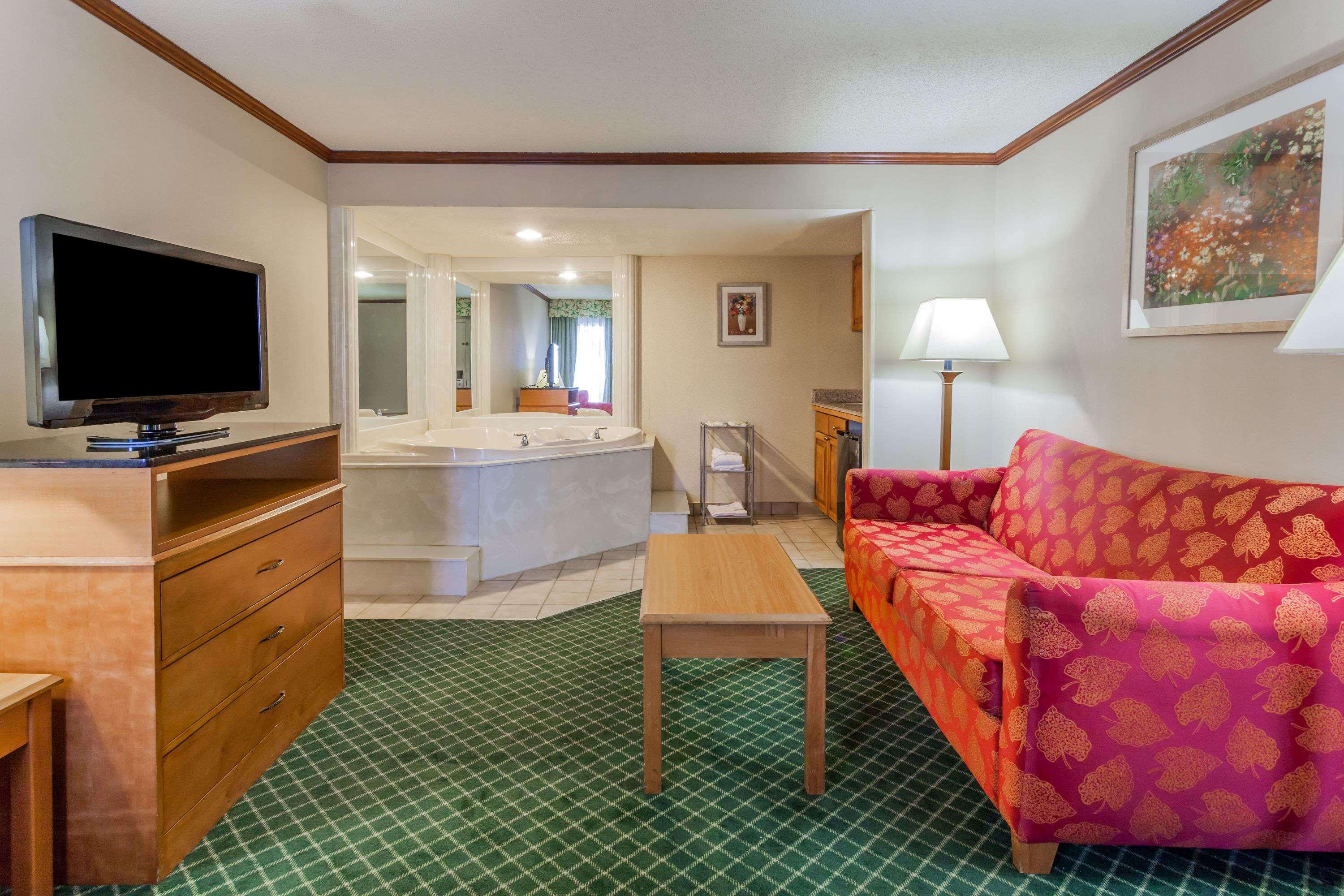 Days Inn & Suites By Wyndham Warren Esterno foto