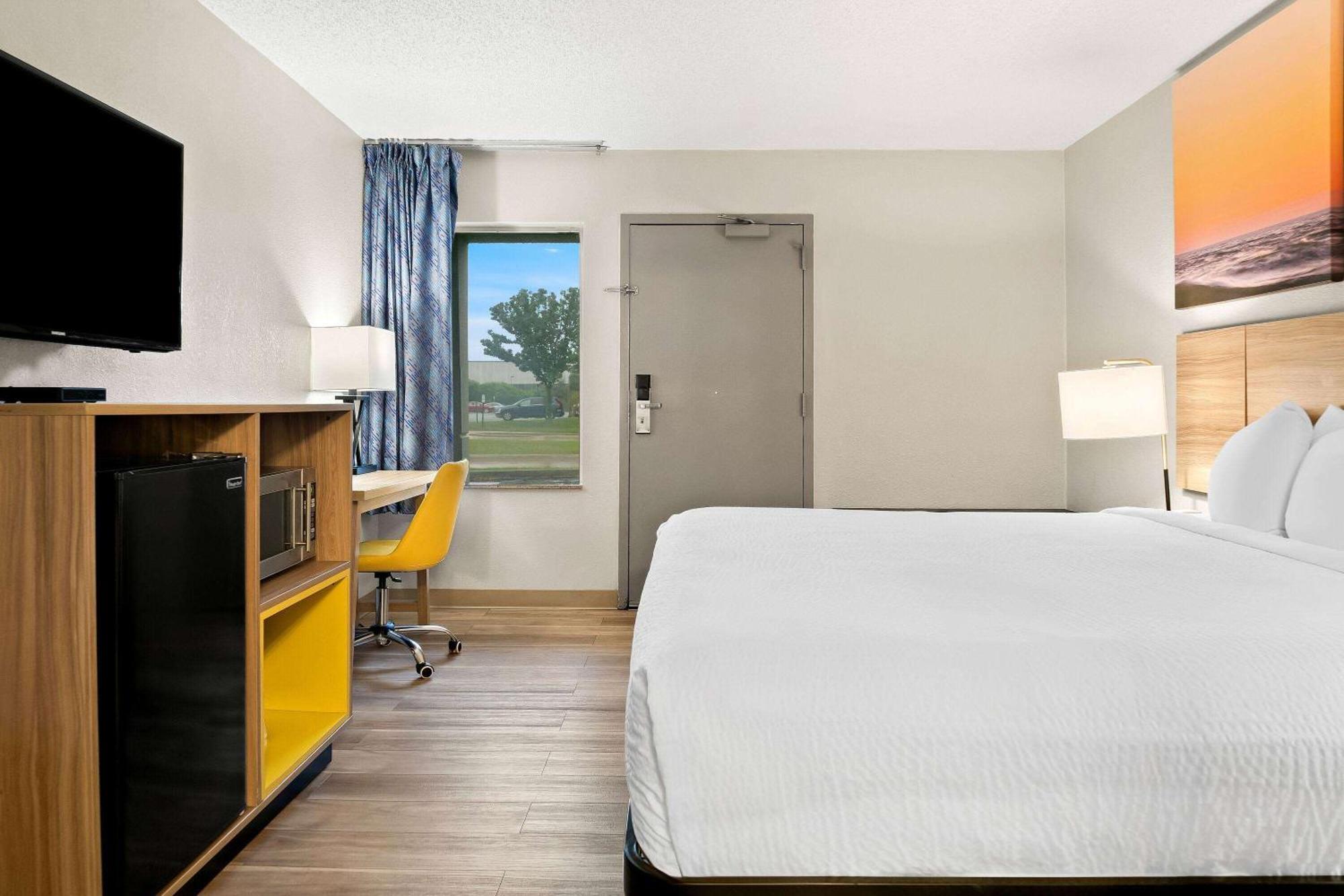 Days Inn & Suites By Wyndham Warren Esterno foto