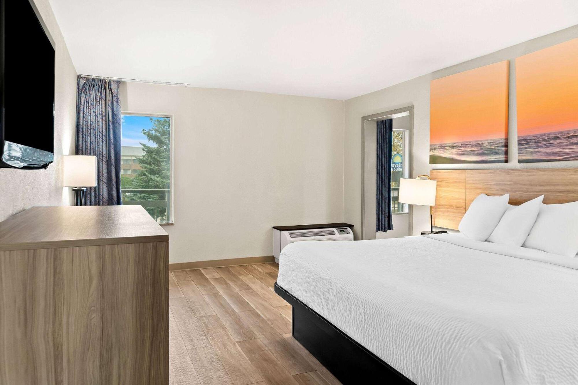 Days Inn & Suites By Wyndham Warren Esterno foto