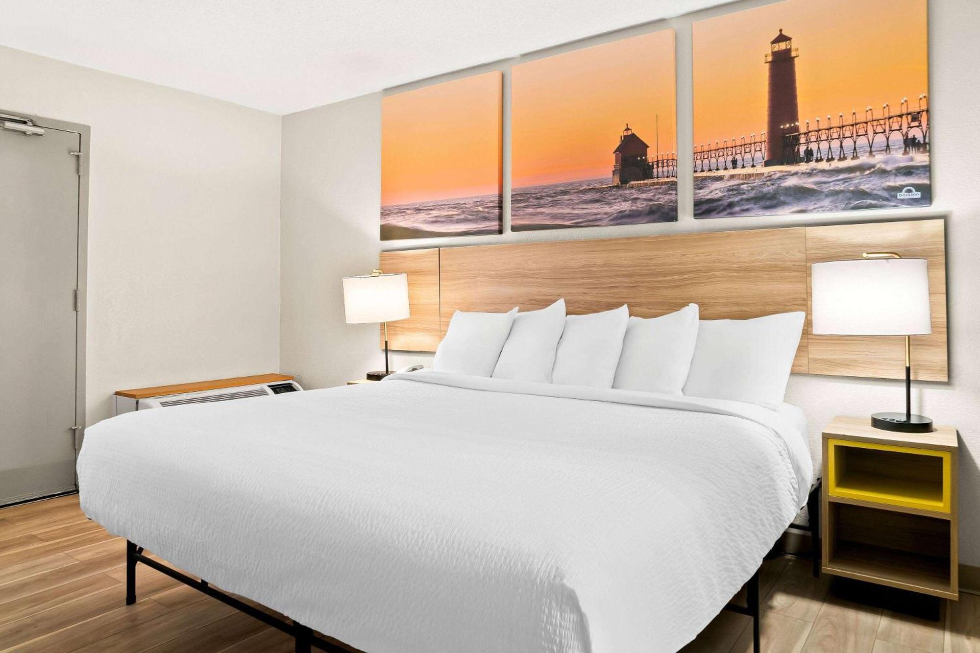 Days Inn & Suites By Wyndham Warren Esterno foto