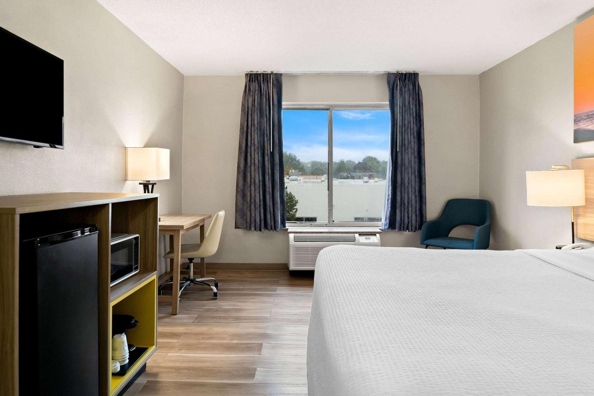 Days Inn & Suites By Wyndham Warren Esterno foto