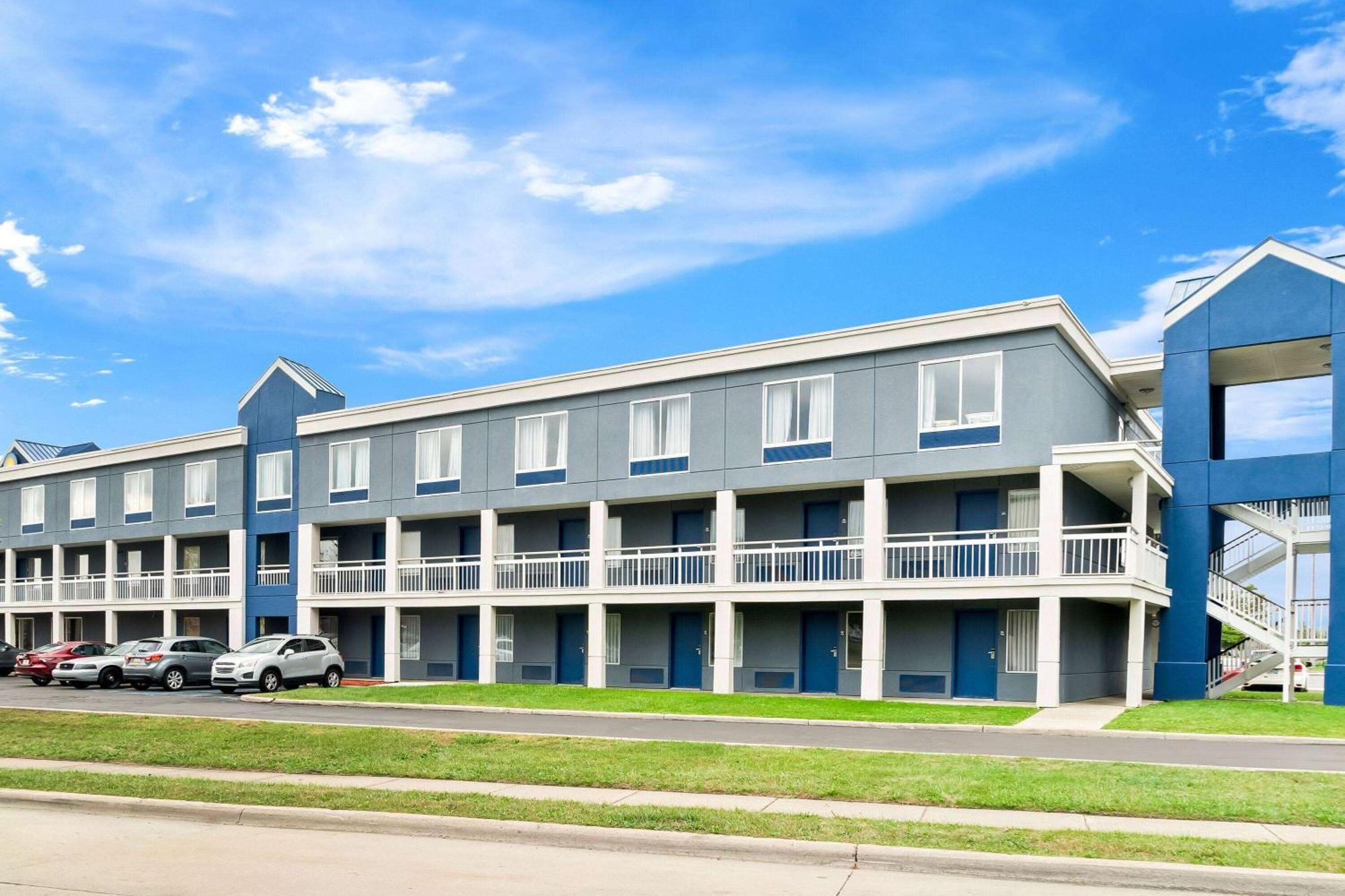 Days Inn & Suites By Wyndham Warren Esterno foto